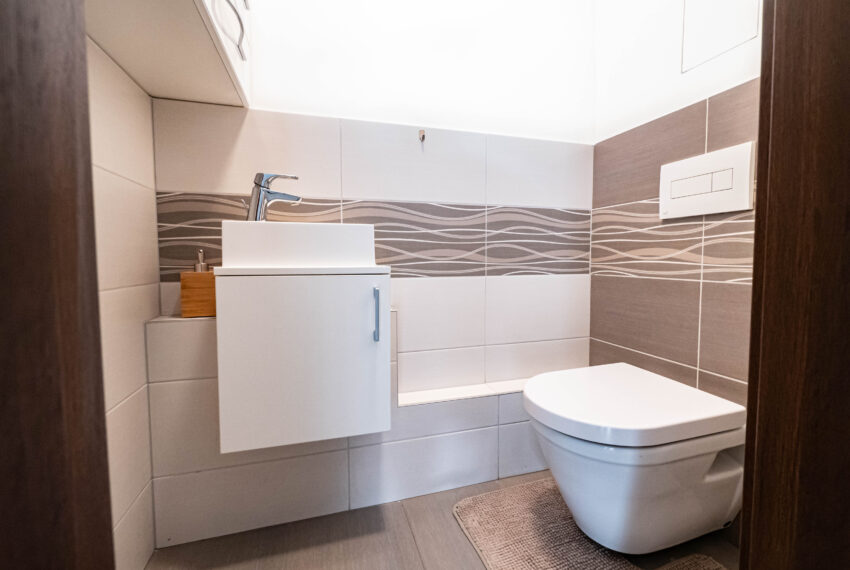 WC s umývadlom 2