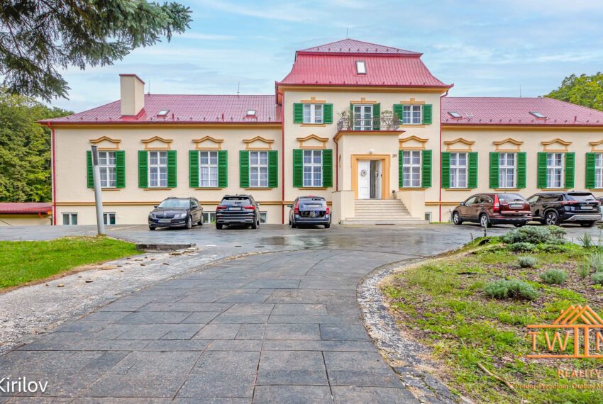 Kaštieľ Pátrovec z predu