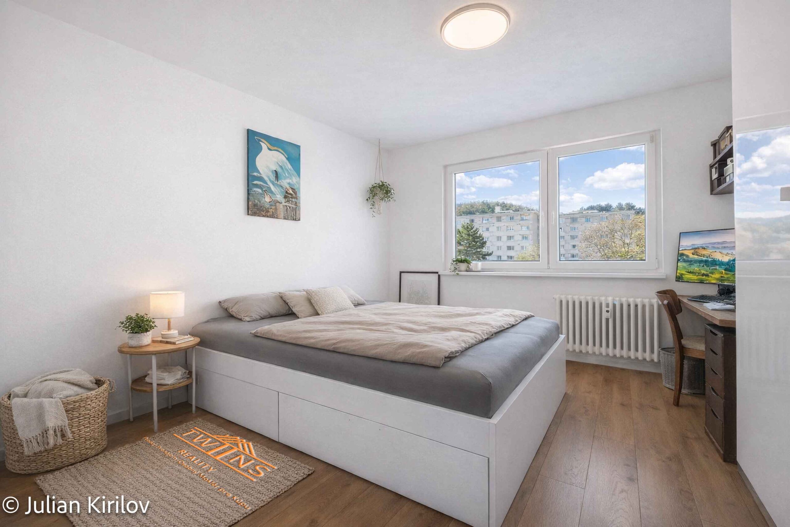 NA PREDAJ: Kompletne zrekonštruovaný 3-izbák v Dúbravke (z lesa rovno do obývačky)