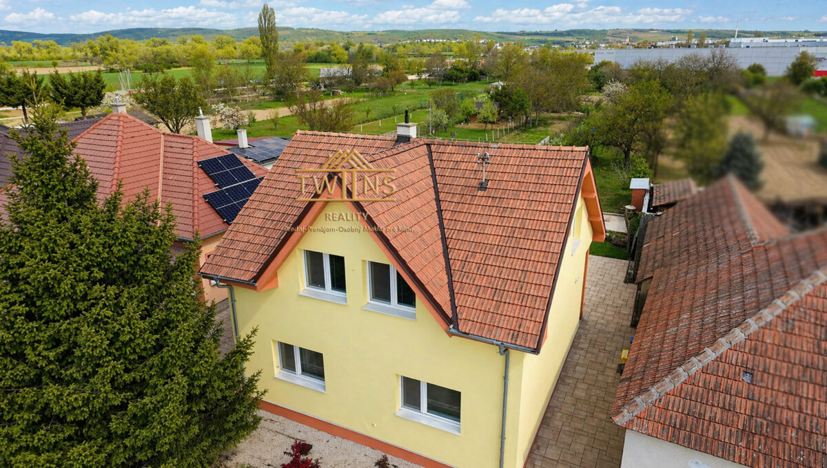 rodinny dom z dronu 1